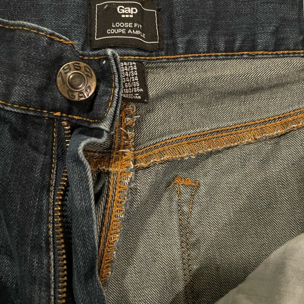 (2) pairsofalmostnewGAPLooseFitCoupe Ample MensJeans&StandardCoupe Standard.
